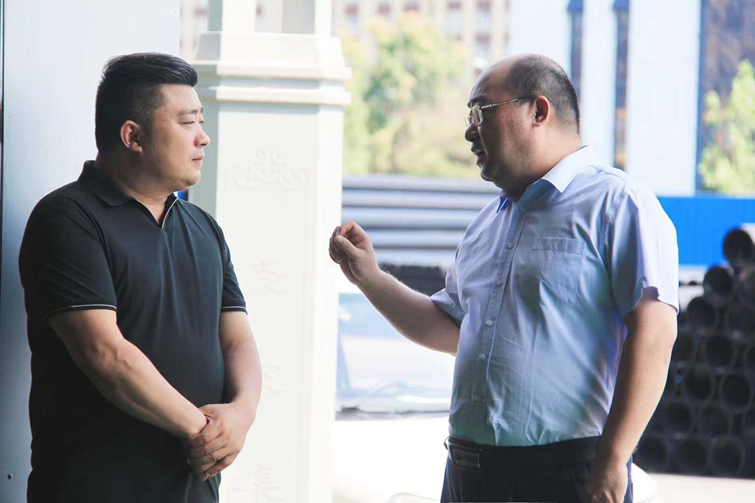 徽商銀行阜陽分行黨委書記、行長米宏運(yùn)蒞臨豪家集團(tuán)考察調(diào)研1
