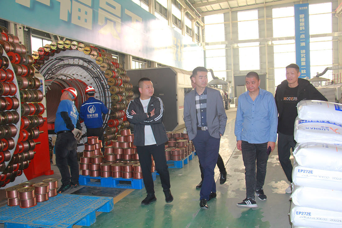 宜賓周總、巴中張總、南充康總一行人蒞臨豪家管業(yè)參觀