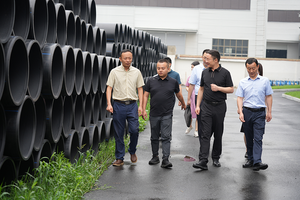 肥西縣桃花鎮(zhèn)政協(xié)聯(lián)絡組長韓雪松，鎮(zhèn)黨委副書記軒耀等一行蒞臨豪家股份調研交流2