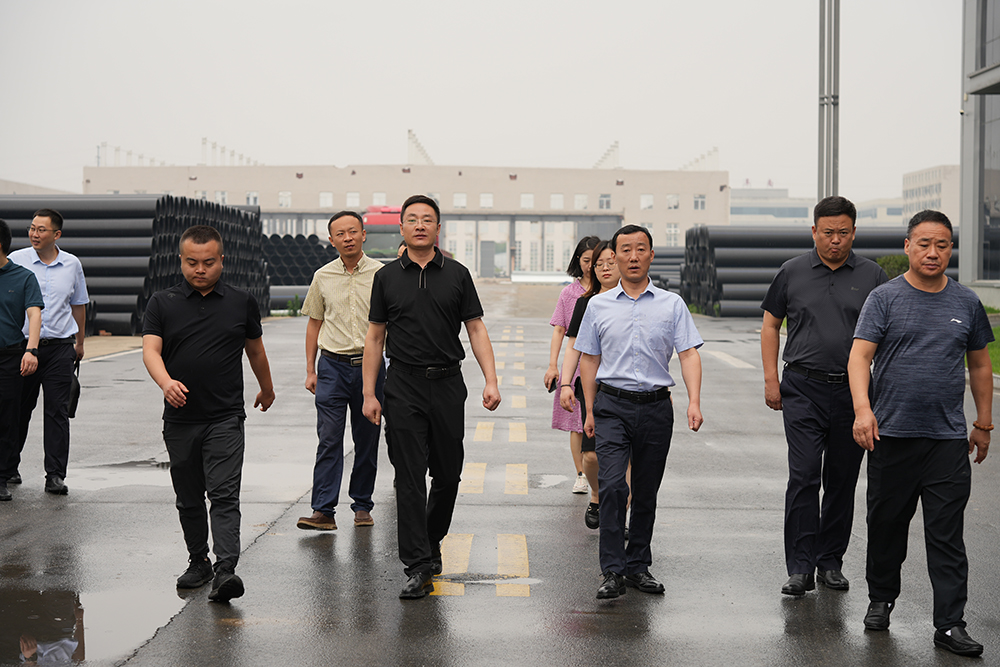 肥西縣桃花鎮(zhèn)政協(xié)聯(lián)絡組長韓雪松，鎮(zhèn)黨委副書記軒耀等一行蒞臨豪家股份調研交流