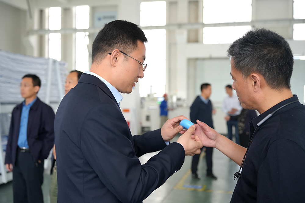 阜陽(yáng)市發(fā)改委總工程師劉昌俊、黨組成員武玲等一行蒞臨豪家股份